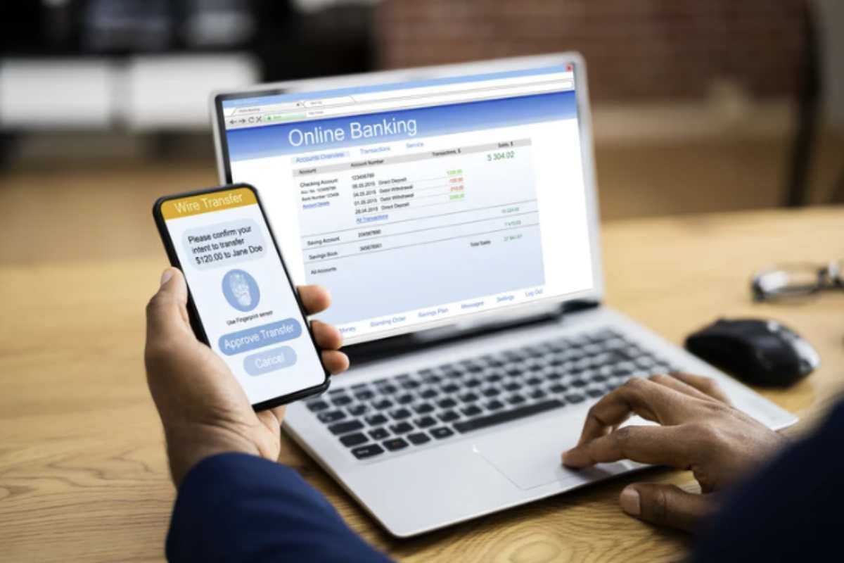 I dati mostrano chiaramente che la fedeltà a lungo termine verso un unico istituto bancario non comporta premi o vantaggi economici significativi